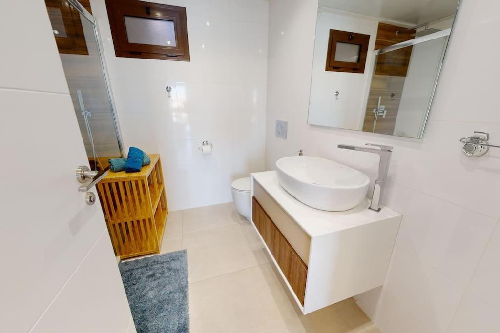אוריהואלה Apartman S Vlastnim Bazenem מראה חיצוני תמונה