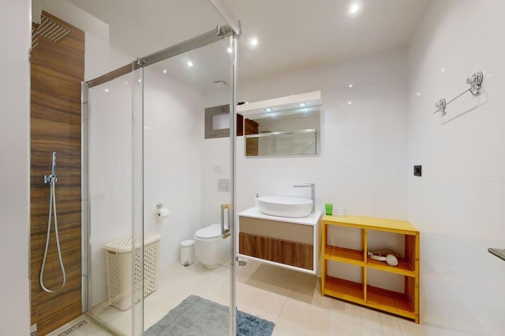 אוריהואלה Apartman S Vlastnim Bazenem מראה חיצוני תמונה